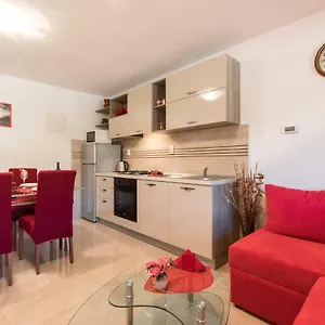 Doris Apartment
